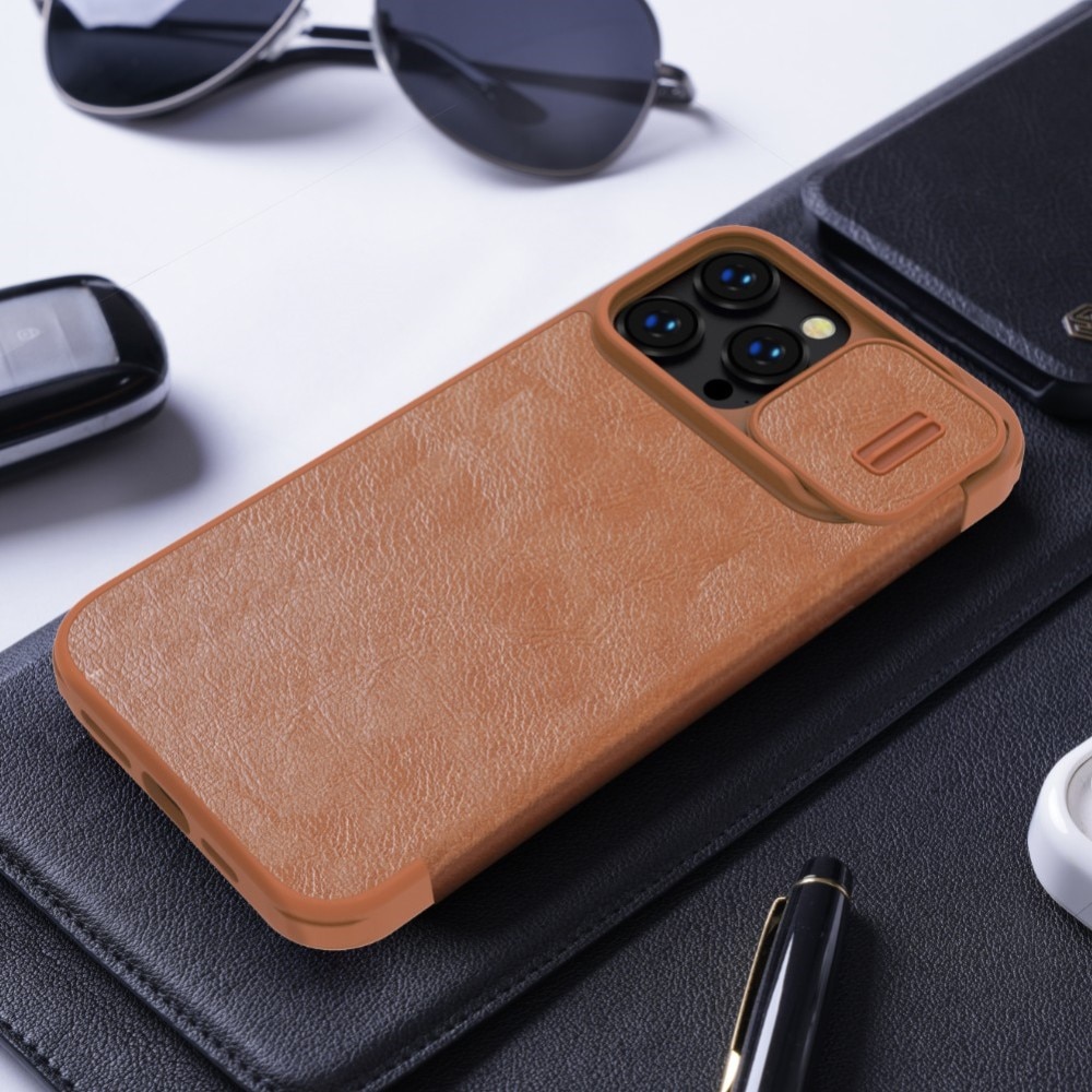 Cover Qin Pro CamShield iPhone 14 Pro Brown